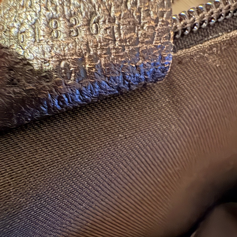 Gucci bag with flaws shown in live - Picture 9 of 15